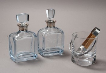 Strömberghyttan. To karafler af glas med sølvmontering mm. (4)