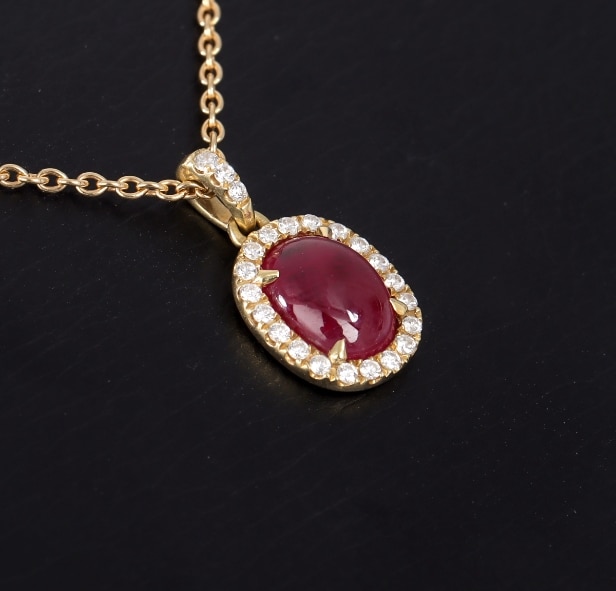 Hartmanns. Greenlandic ruby ??and diamond rosette pendant and necklace in 18 kt. gold (2)�