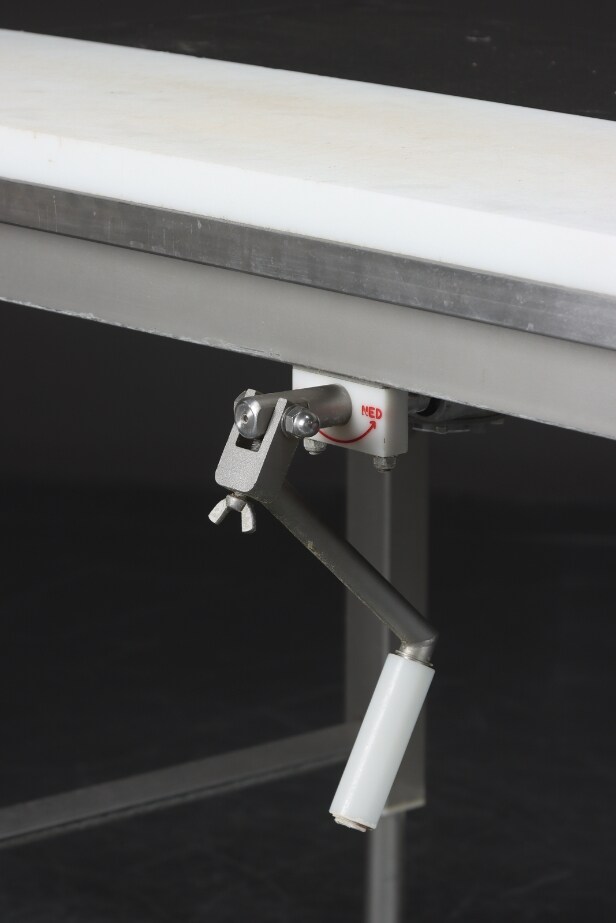 Inventar fra Irma. Industrielt slagterbord / køkkenbord af rustfrit stål