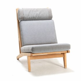 Hans J. Wegner (1914-2007) for Getama: Lænestol af egetræ, model GE735