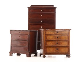 Chiffonnière and two mahogany chests of drawers, 19th century. (3)