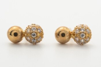 Par ørestikker med cubic zirkonia af 8 kt. guld