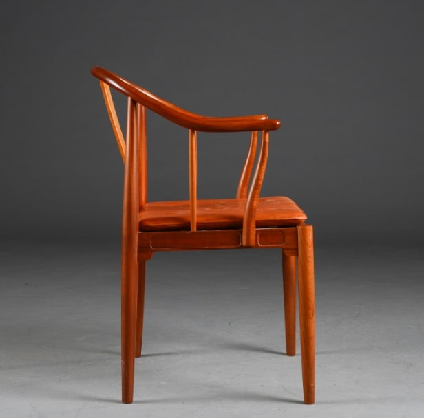 Hans J. Wegner. 'Kinastol' af mahogni, model FH 4283 