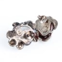 Svend Valdemar Nielsen: An amber ring and a pair of ear studs of sterling silver. Size 52. (3)