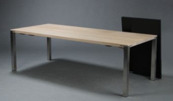 Søren Nissen & Ebbe Gehl for Naver Collection. Spisebord med to tillægsplader. (3)
