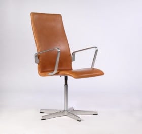 Arne Jacobsen. Oxford armstol i cognac walnut elegance anilin læder