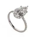 Solitairering af 14 kt hvidguld, med stor dråbesleben laboratoriefremstillet diamant, ca 4.22 ct