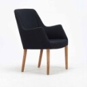 Dansk design: Lænestol med stel af eg. Overbetrukket med sort uld.
