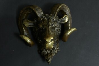 Bronzeskulptur, vædderhoved