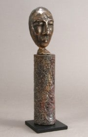 Anna Marie Junker. Figur i stentøj og bronze