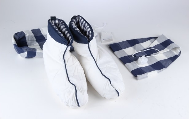 126. Hästens. Quilted boots and nightcap (2)