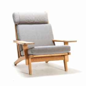 Hans J. Wegner (1914-2007) for Getama: Lænestol af egetræ, model GE735