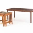 Indskudsborde, spisebord samt sofabord af teak, 1950'erne (3)
