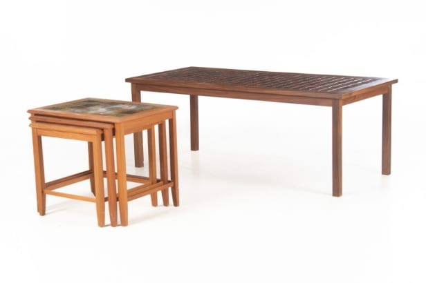 Indskudsborde, spisebord samt sofabord af teak, 1950'erne (3)