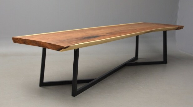 Unikt plankebord af massivt olieret Suar Wood. L. 350 cm