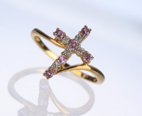 Spinel and sapphire ring of 9 kt. gold