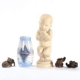 Samling figurer. Svend Lindhardt figur, tre kgl. figurer, samt B&G vase. (5)