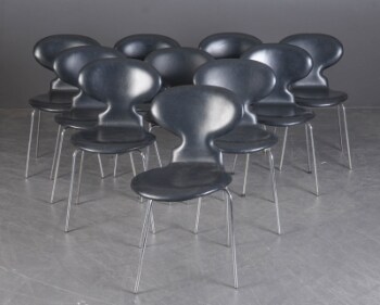 Arne Jacobsen for Fritz Hansen. Sæt på ti Myren, model 3101, sort læder (10)