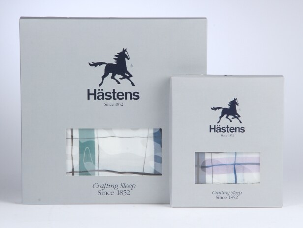 127. Hästens. Duvet cover and pillowcase, Satin Pure Black, respectively 155x220 and 50x60 cm (2)