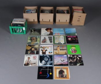 En samling LPer, bl.a. Lollipops, Kim Larsen, Phil Collins, Cliff Richard, Elton John. (ca. 450 stk.)