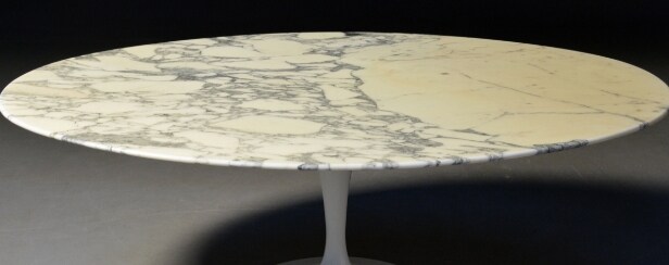 Eero Saarinen. Ovalt vintage sofabord i marmor, model 'Tulip'. L. 137 cm Denne vare er sat til omsalg under nyt varenummer 4597937