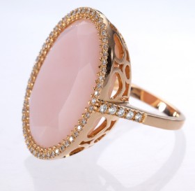 Pink opal ring of 18 kt. rose gold adorned with diamonds