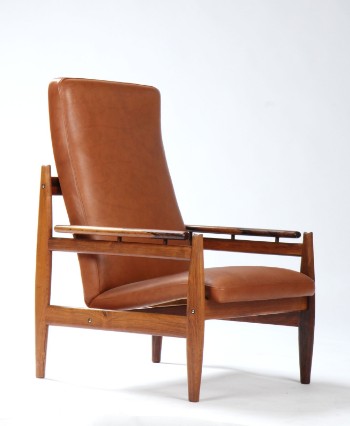 Dansk møbelproducent. Højrygget lænestol af palisander, 1960erne