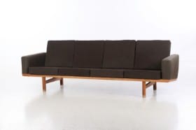 Hans J. Wegner for Getama. Fire-pers. sofa af eg, model 'GE-236/4'