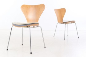 Arne Jacobsen for Fritz Hansen. 'Syveren' a pair of beech chairs, model 3207 (2)