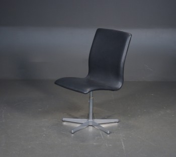 Arne Jacobsen, Oxford kontorstol, sort læder