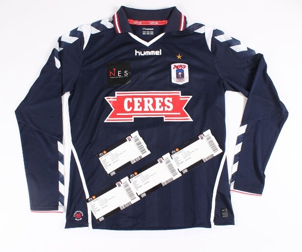 AGF Fodbold. Billetter samt sign. trøje