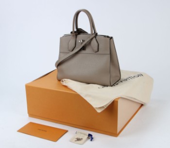 Louis Vuitton. Schulter-/Handtasche, Modell City Steamer MM Gr. Galet