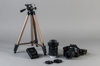 Nikon D5600 kamera med tilbehør.