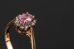 høj I modsætning til koncert Safir ring med diamanter af 14 kt. guld - Lauritz.com
