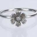 Nordic Urban Mining. Guldsmed Dirks Frederiksberg. Blomster- brillantring af 14 kt. hvidguld