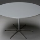 Piet Hein/ Arne Jacobsen. Rundt spisebord på sekspas søjlefod 