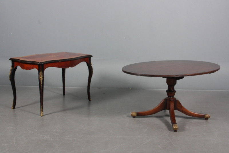 afslappet Forkludret deadlock Engelsk sofabord i mahogni samt bord i rosentræ. | Lauritz.com