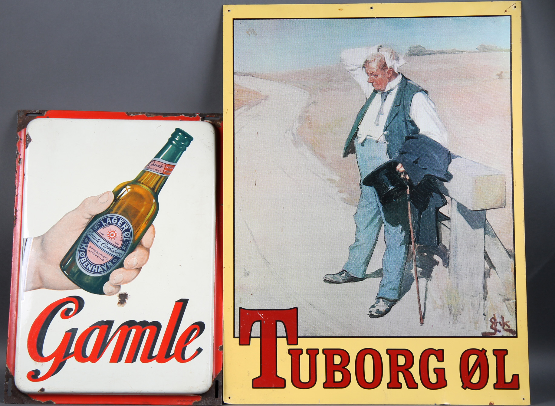 Breweriana. Emaljeskilt for Carlsberg samt blikskilt for Tuborg, (2) | Lauritz.com