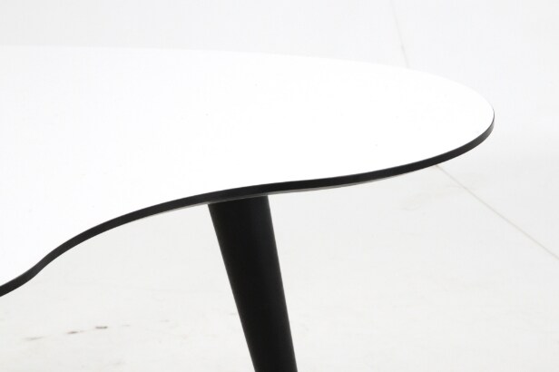 Nissen & Gehl for Naver Collection. 'Strawberry' sofabord plade af hvid laminat, model AK2560
