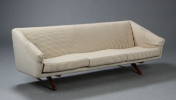 Illum Wikkelsø. Tre-pers. sofa, model ML90