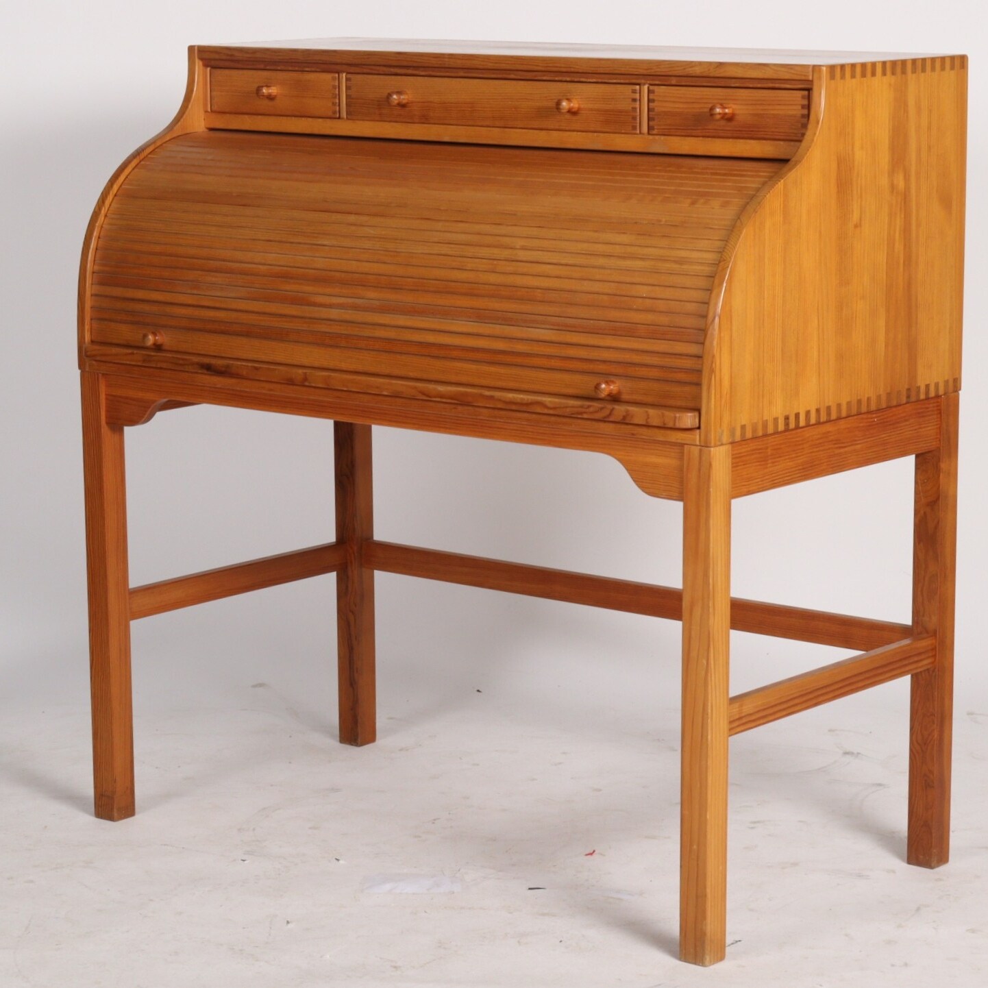 Andreas Hansen. Desk made of solid Oregon pine. | Lauritz.com