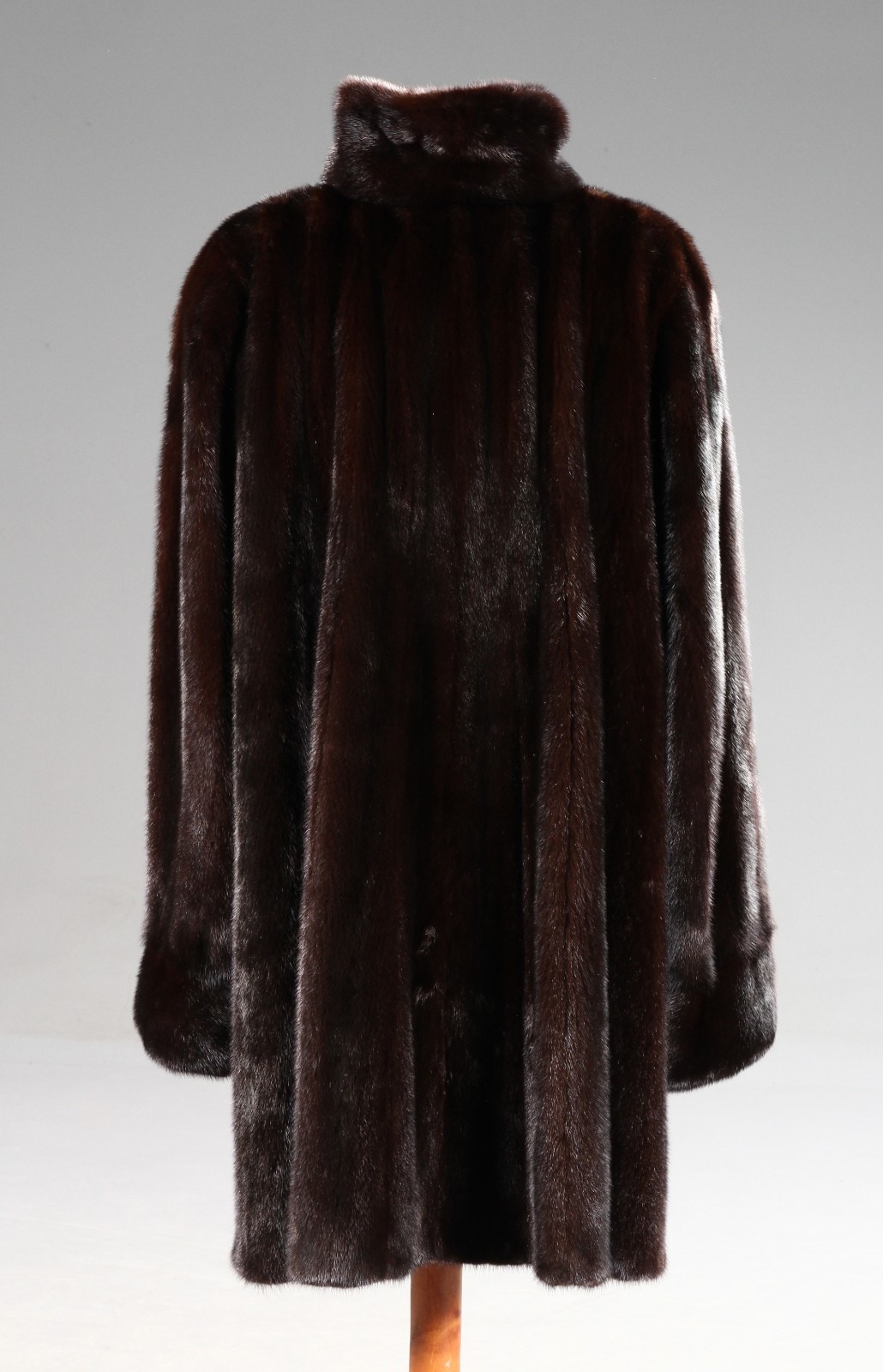 Saga Mink, Superb Quality Ranched Royal Mink. Frakke af mink