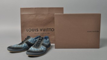 fotografering trompet Memo Louis Vuitton - blå demin herre sneakers med logo. Str. 7½ 42 - Lauritz.com
