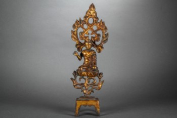 Kinesisk tempelfigur af patineret og forgyldt bronze