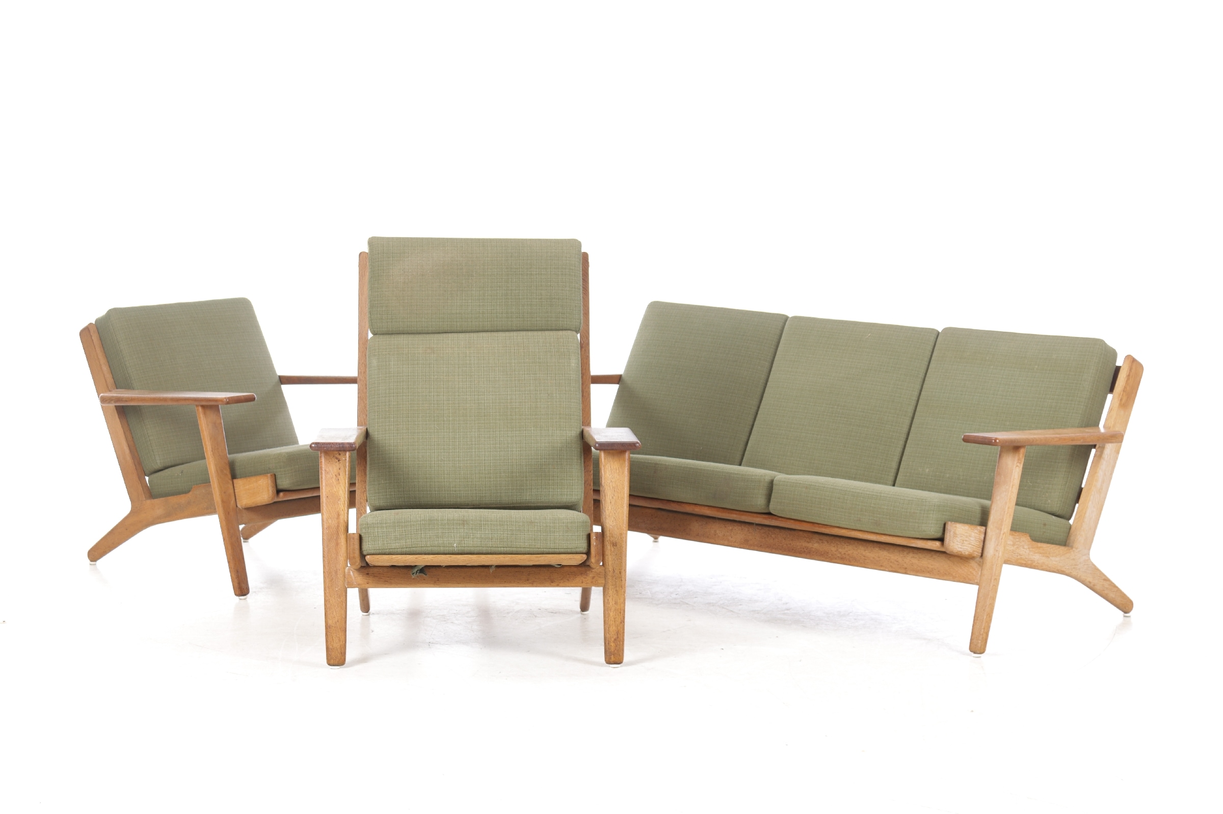 Hans J. Wegner. Sofa and two armchairs model GE290 (3)