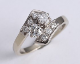 Vintage crossover diamond ring in 18 kt. white gold, 0.64 ct.