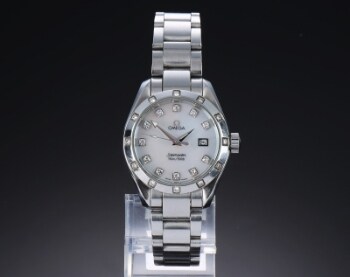 Omega Seamaster Aqua Terra. Dameur i stål med brillantbesat perlemorsskive- og lynette, ca. 2010