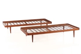 Dansk møbeldesign. Et par daybeds / brikse af teak, 1960'erne (2)