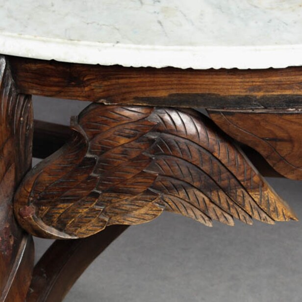 Rundt spisebord med marmorplade, pegasus