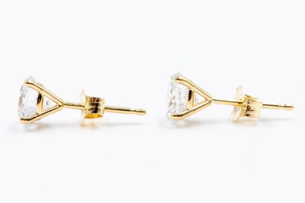 Pair of brilliant earrings in 14 kt gold with Lab Grown diamonds of 1.41 ct. (2)